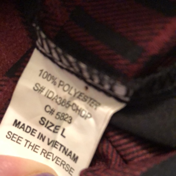 Long length button up top, red/black check pattern size L - Picture 6 of 6